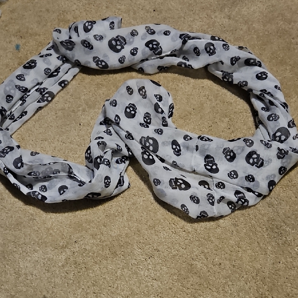Skull Print Scarf - Black & White